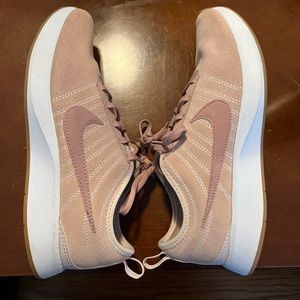 Nike Women’s Size 8 Pink Sneaker